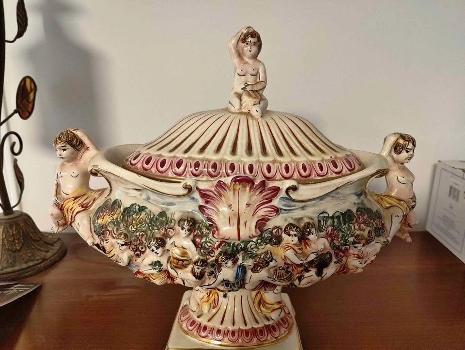 CAPODIMONTE PORCELAIN