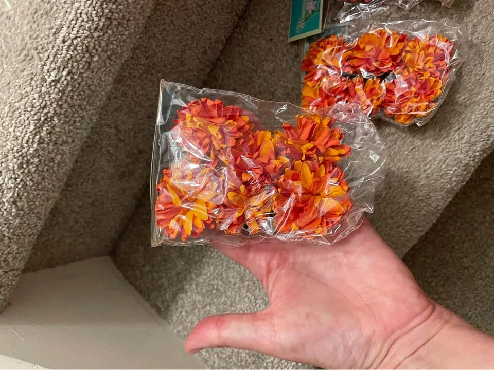 6 packages of small craft mums / fall flowers $5 all - photo 2