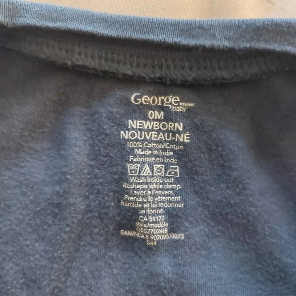 Baby onesies / sleepers - newborn size - photo 2