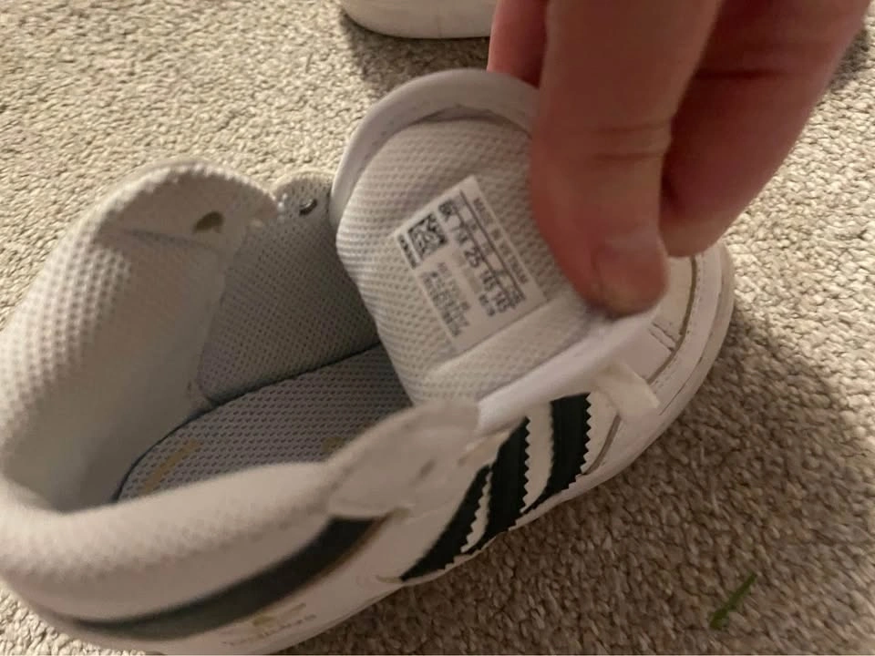 Adorable toddler size 8 Adidas high top shoes - photo 4