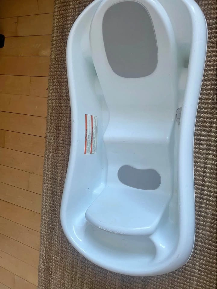The First Years Sure Comfort Baby Bath Tub