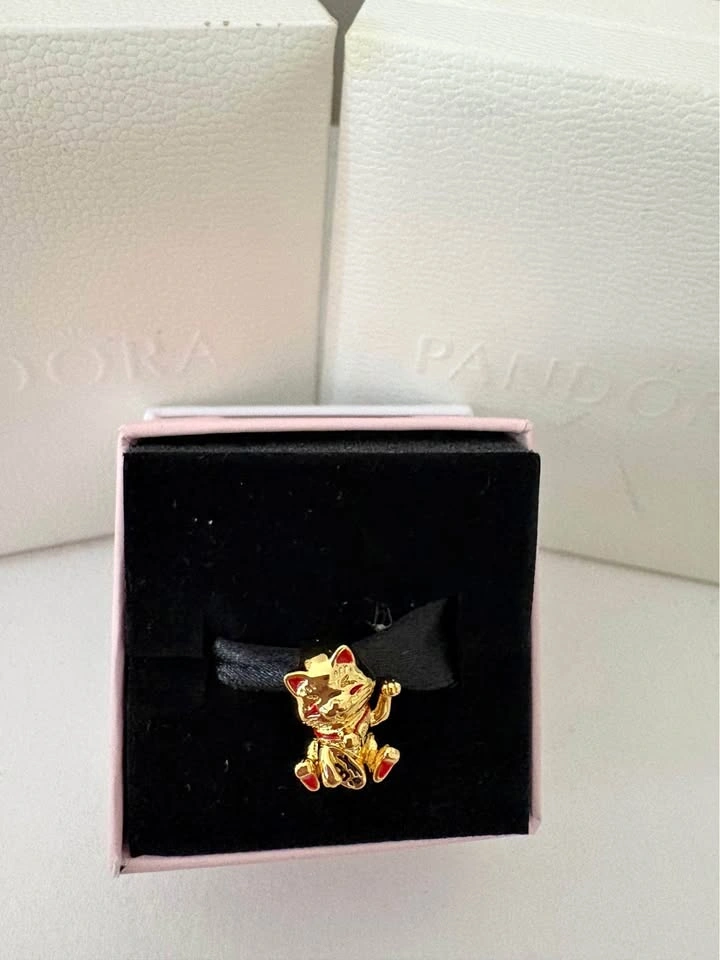 Pandora Lucky Cat Charm