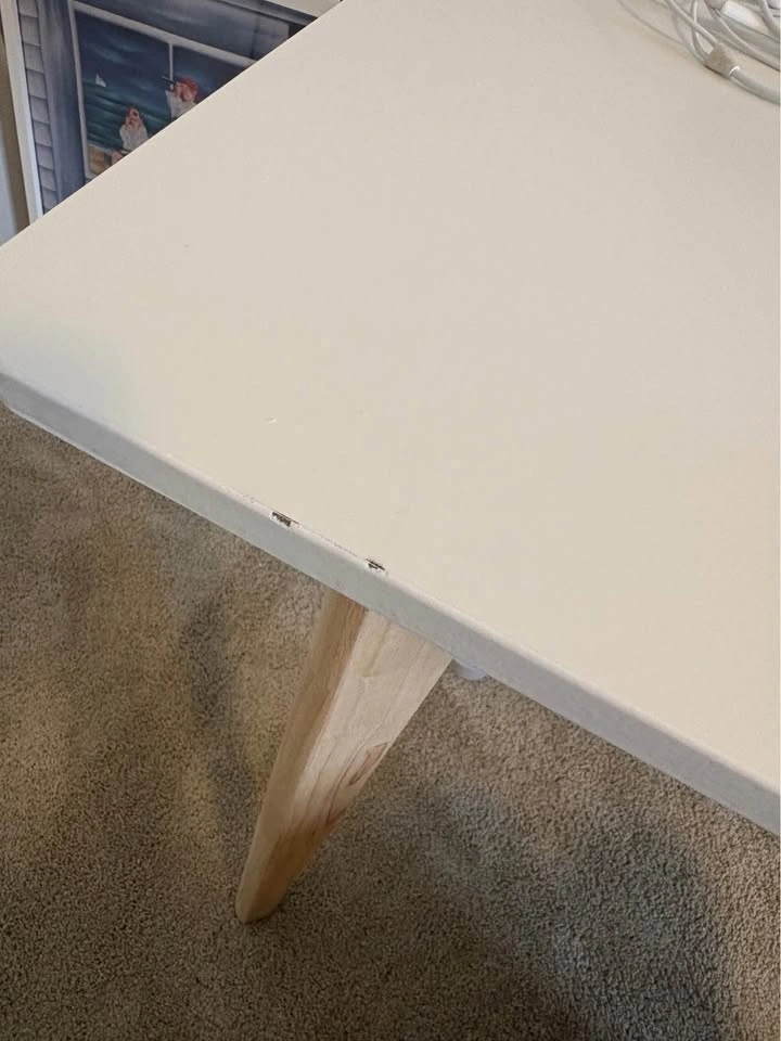 Desk - photo 4