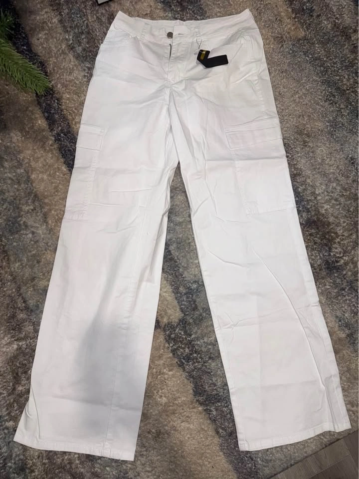 Brand New White Wide-Leg Cargo Pants – With Tags - photo 2