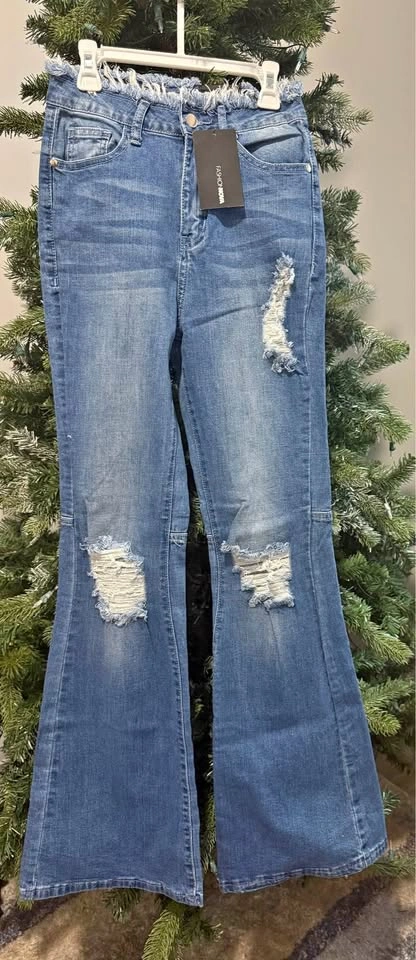 NEW Fashion Nova Distressed Flare Jeans – Size 1