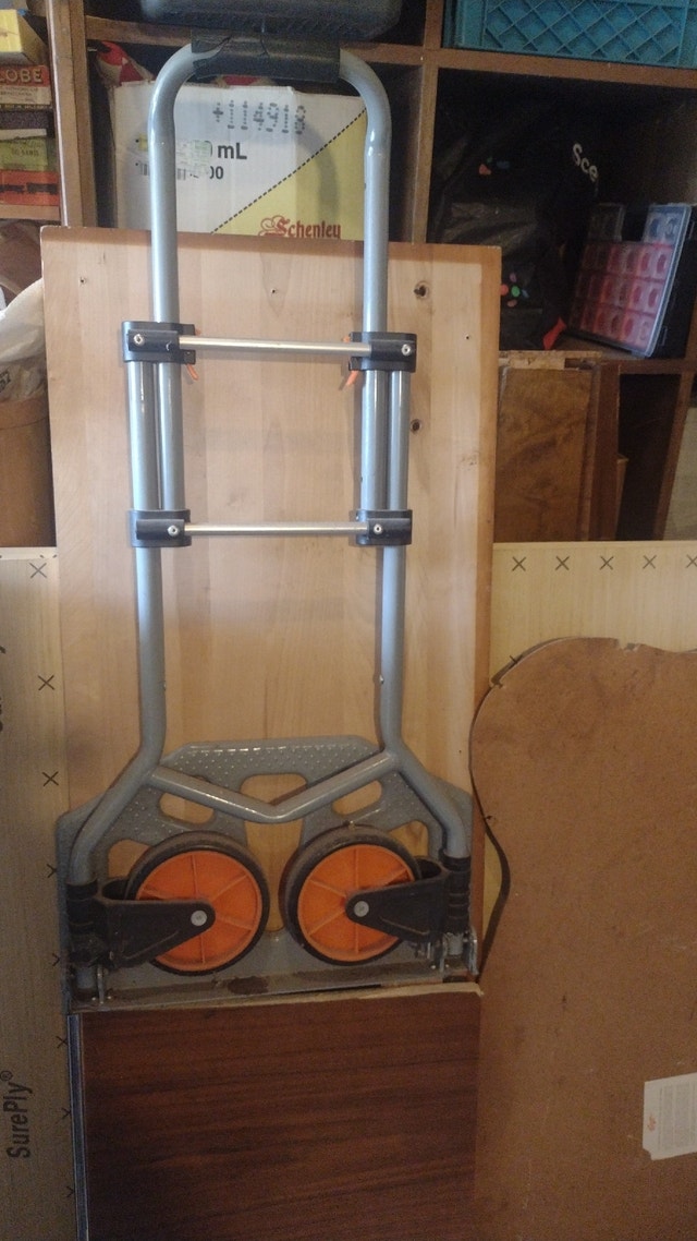 FOLDING HAND TRUCK