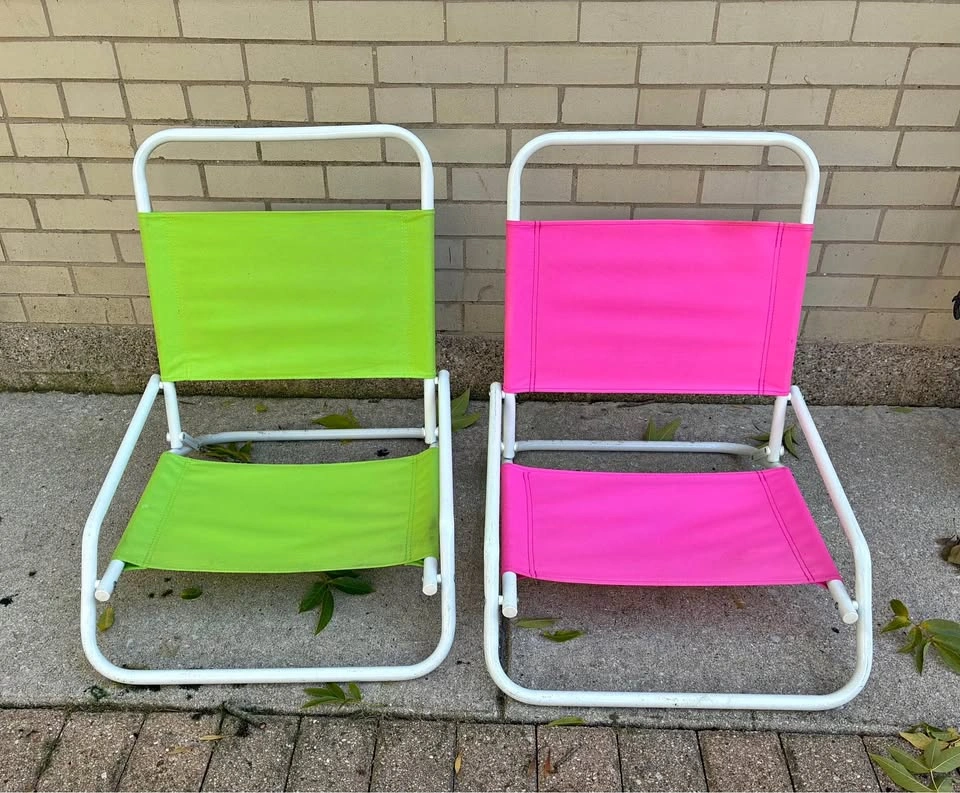Set of low beach chairs, neon pink and neon green