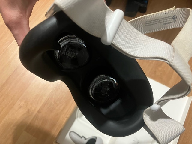 Meta Quest 2 64GB VR Headset -Controllers + Original box - photo 3