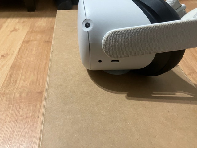 Meta Quest 2 64GB VR Headset -Controllers + Original box - photo 4
