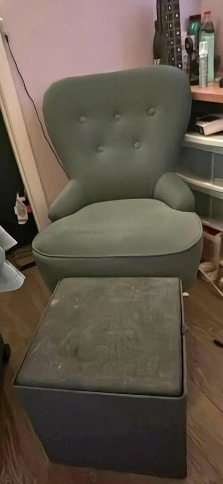 Sofa chair with leg rest