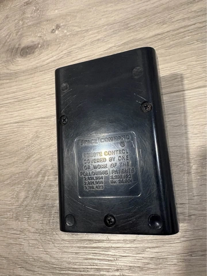 Zenith space command remote clicker - photo 2
