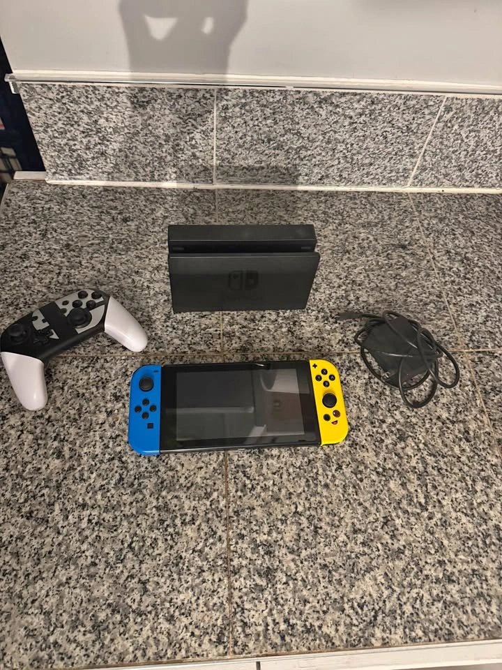 Nintendo switch bundle - Fortnite edition