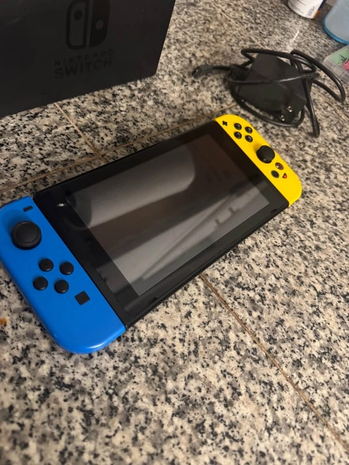 Nintendo switch bundle - Fortnite edition - photo 2