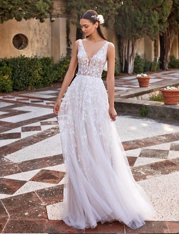 Pronovias Elara Wedding Gown - Petite/Street size 0-2