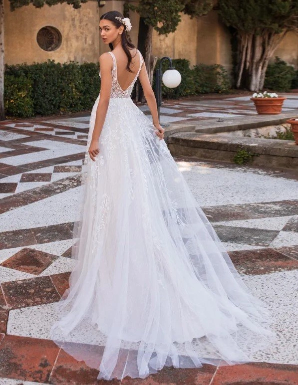 Pronovias Elara Wedding Gown - Petite/Street size 0-2 - photo 2