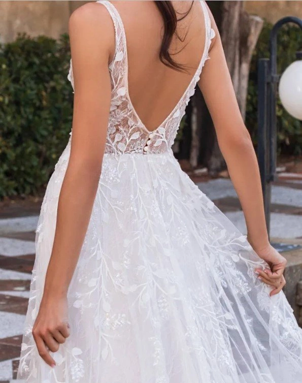 Pronovias Elara Wedding Gown - Petite/Street size 0-2 - photo 3