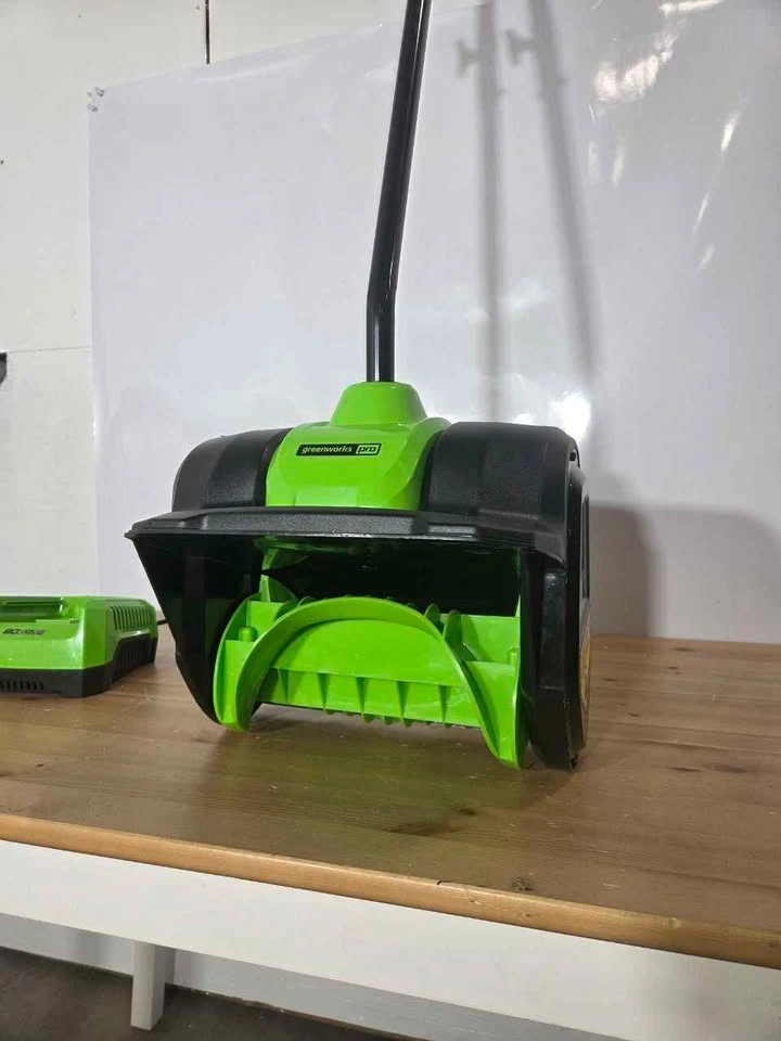 Greenworks 80V 12" Cordless Brushless Snow Shovel - photo 2