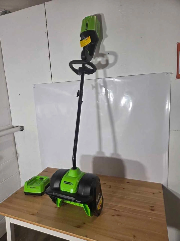 Greenworks 80V 12" Cordless Brushless Snow Shovel - photo 5