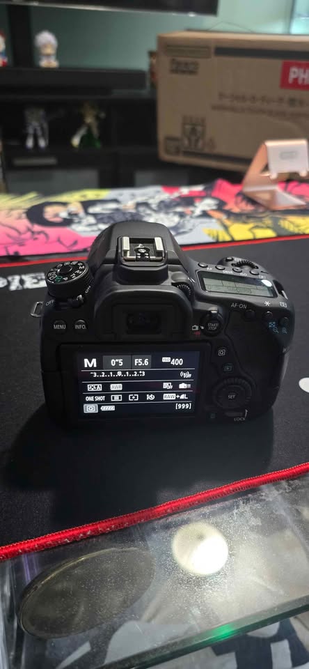 Canon EOS 80D DSLR camera - photo 2