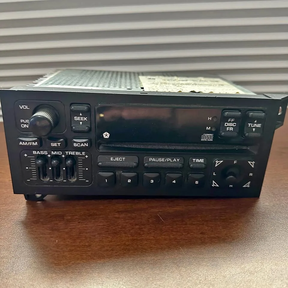 📻 Chrysler P04704373AC OEM Radio / CD Player Head Unit 📻