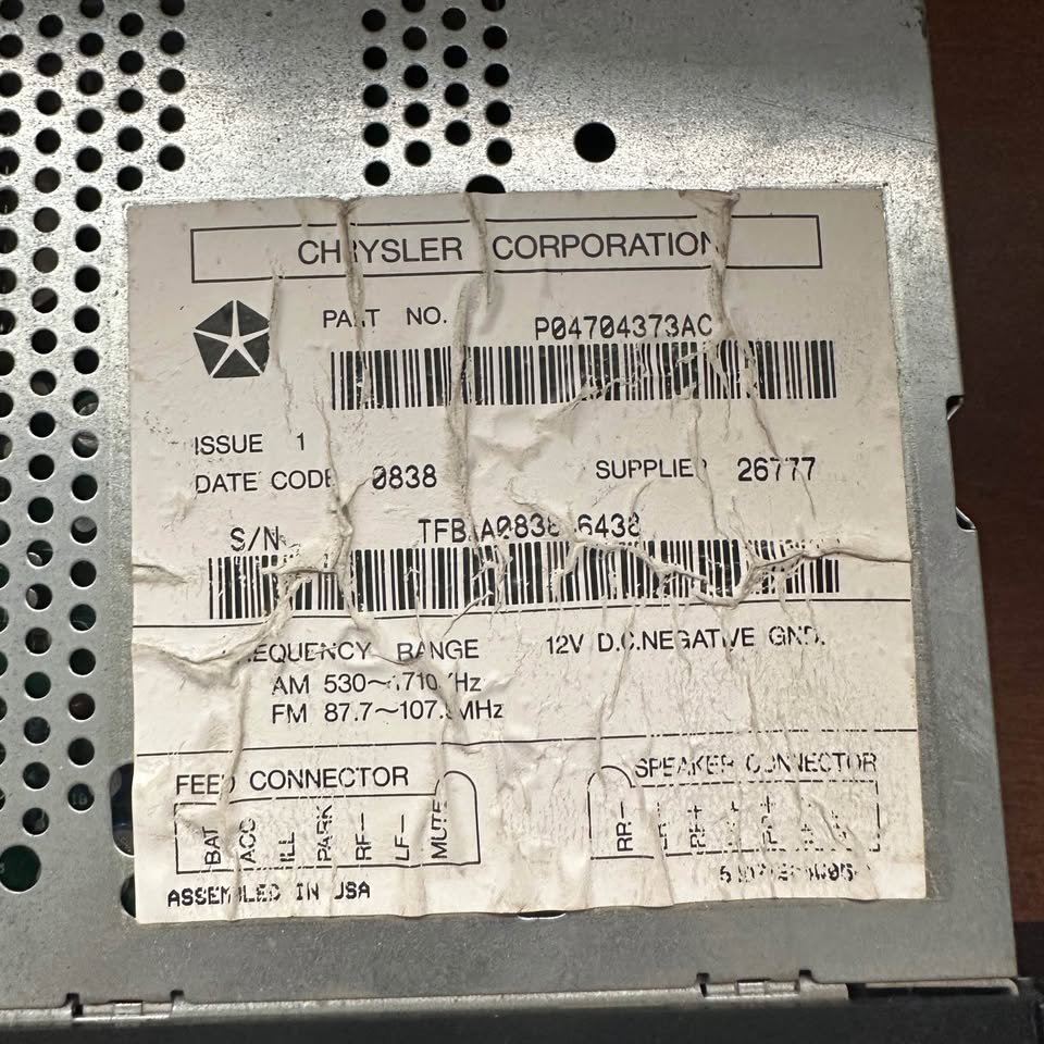 📻 Chrysler P04704373AC OEM Radio / CD Player Head Unit 📻 - photo 2