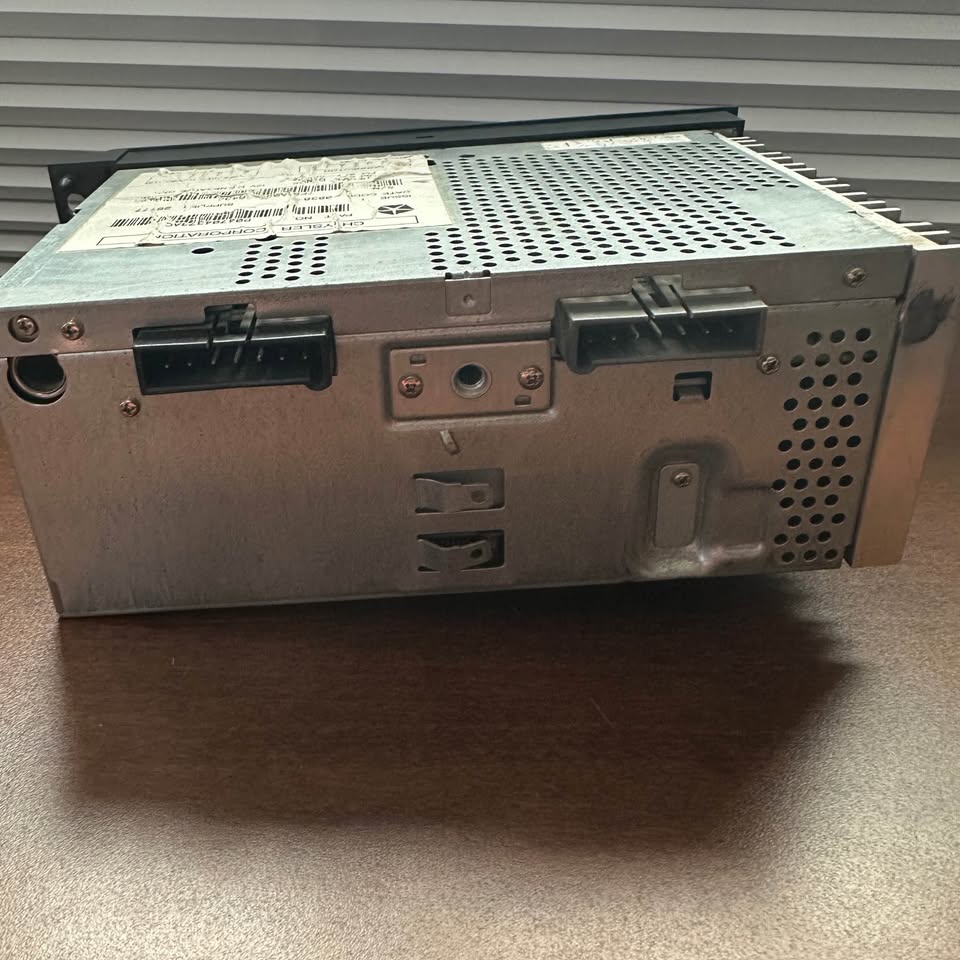 📻 Chrysler P04704373AC OEM Radio / CD Player Head Unit 📻 - photo 4