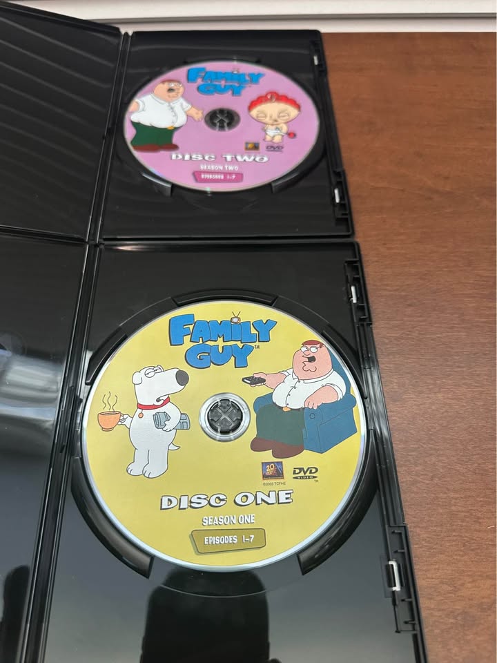 Family Guy Volume 1 DVD Set – Seasons 1 & 2 – 4 Discs - photo 4