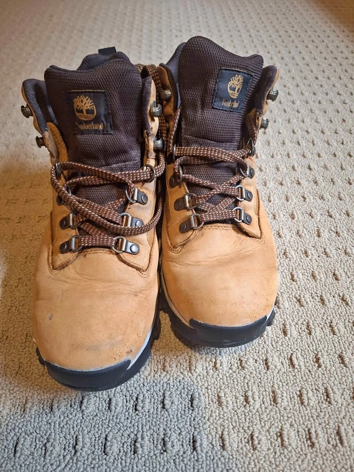 Leather Timberland size 8 hiking boots