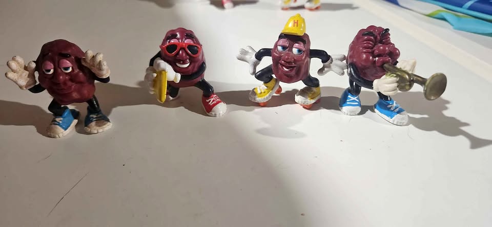 4 Vintage California raisins figures