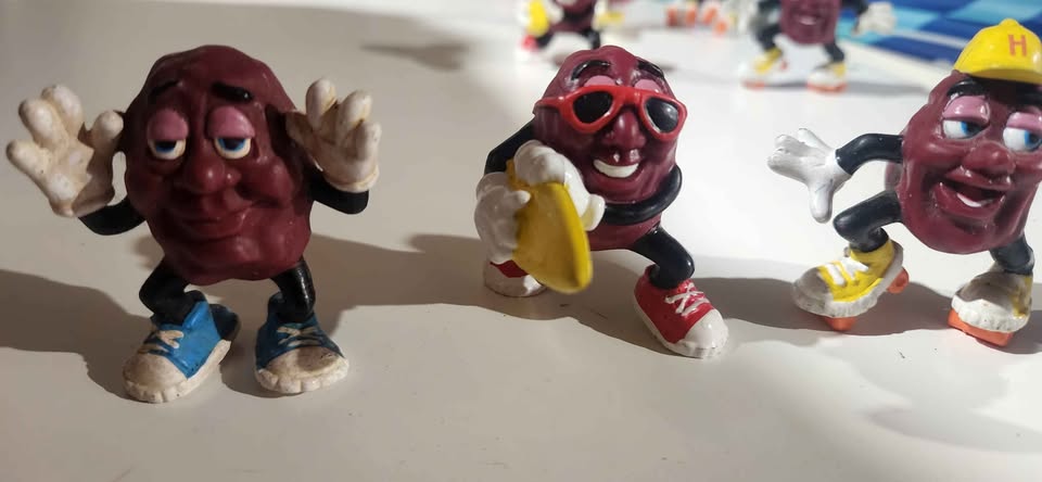 4 Vintage California raisins figures - photo 2