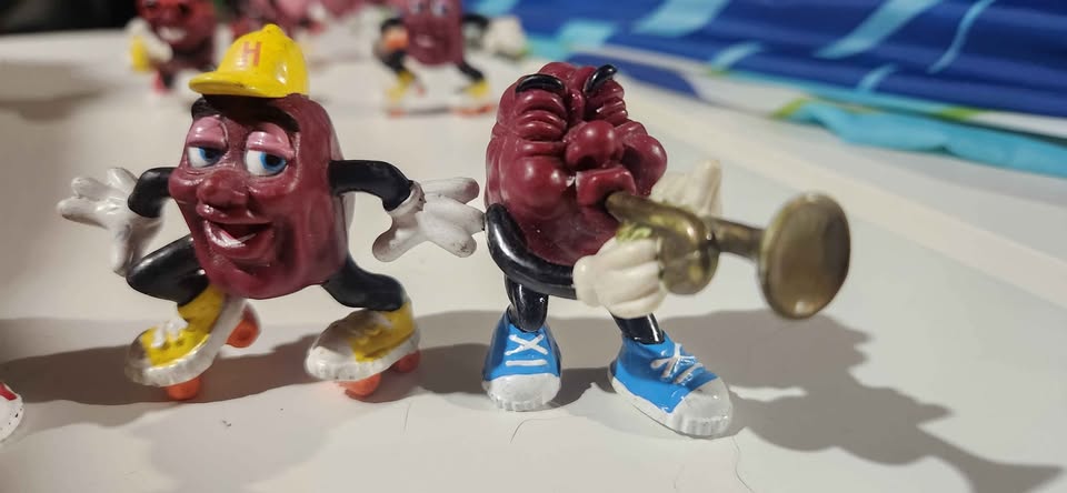 4 Vintage California raisins figures - photo 3