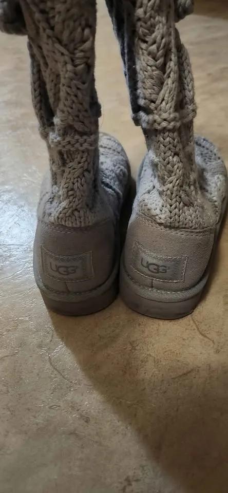 Knitted ugg boots size 5 womens image indicator(2)