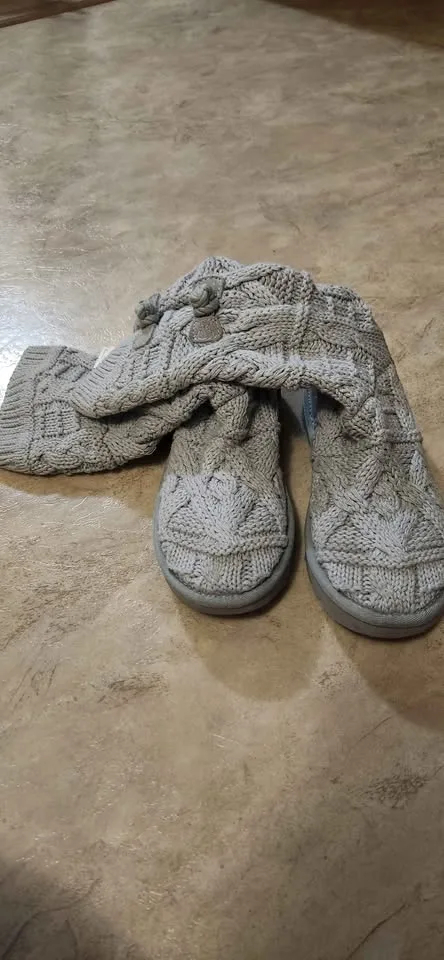 Knitted ugg boots size 5 womens image indicator(3)