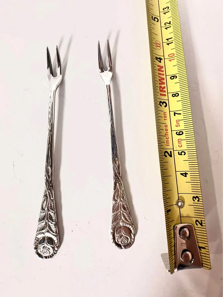 Oneida Community Vintage Silverplate Rose Cocktail Forks - Set o - photo 2