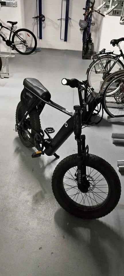 20IN HYPER ULTRA 40 E-BIKE BLACK