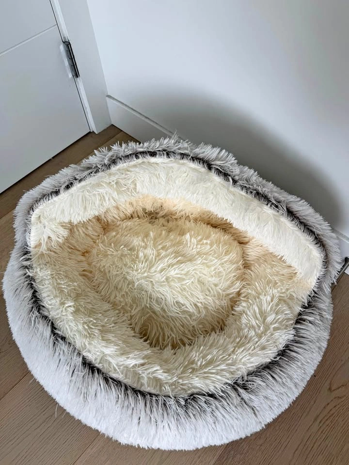 Soft Plush Cat Bed – Like New