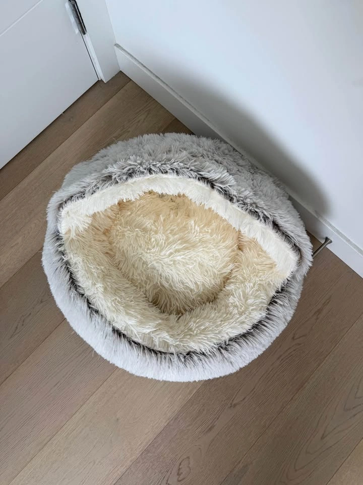 Soft Plush Cat Bed – Like New - photo 2