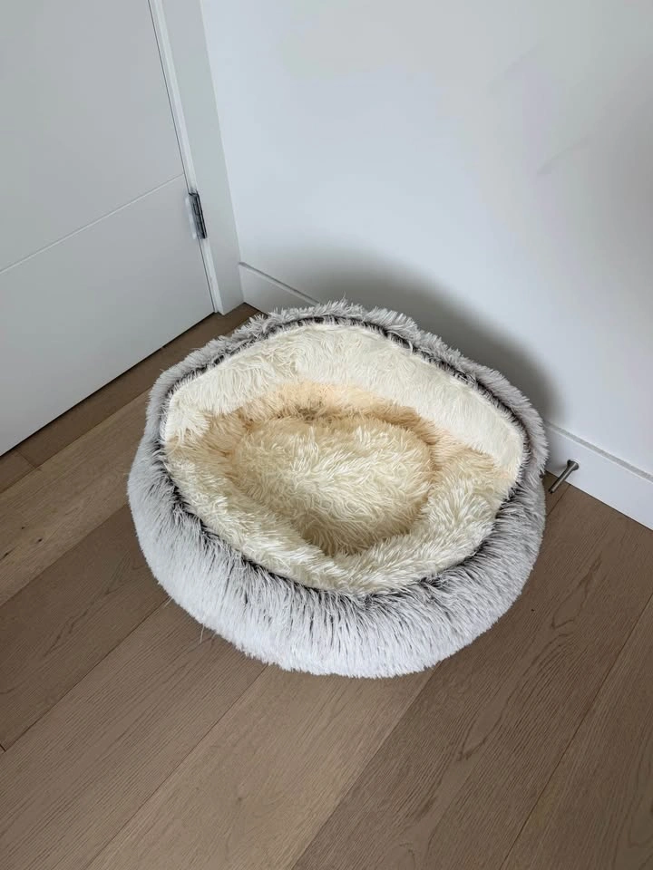 Soft Plush Cat Bed – Like New - photo 3