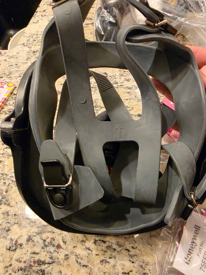 Brand New Honeywell 5400 Full Face Mask with Filters - photo 3