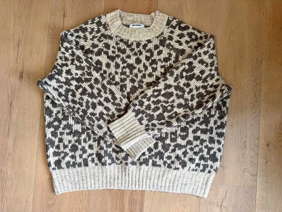 Old Navy Leopard Print Knit Sweater Size L