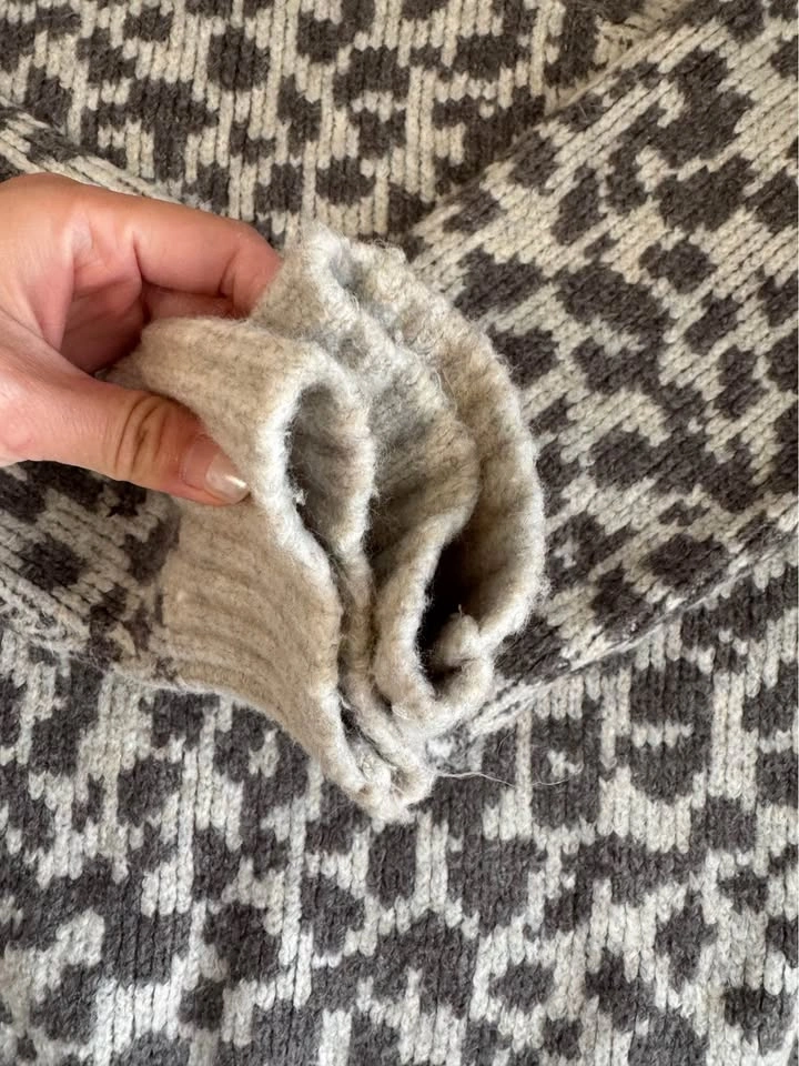 Old Navy Leopard Print Knit Sweater Size L - photo 3