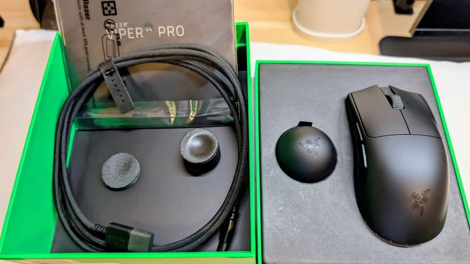 Razer Viper V4 Pro Wireless Gaming Mouse – True 8000Hz, 49g – Op - photo 3