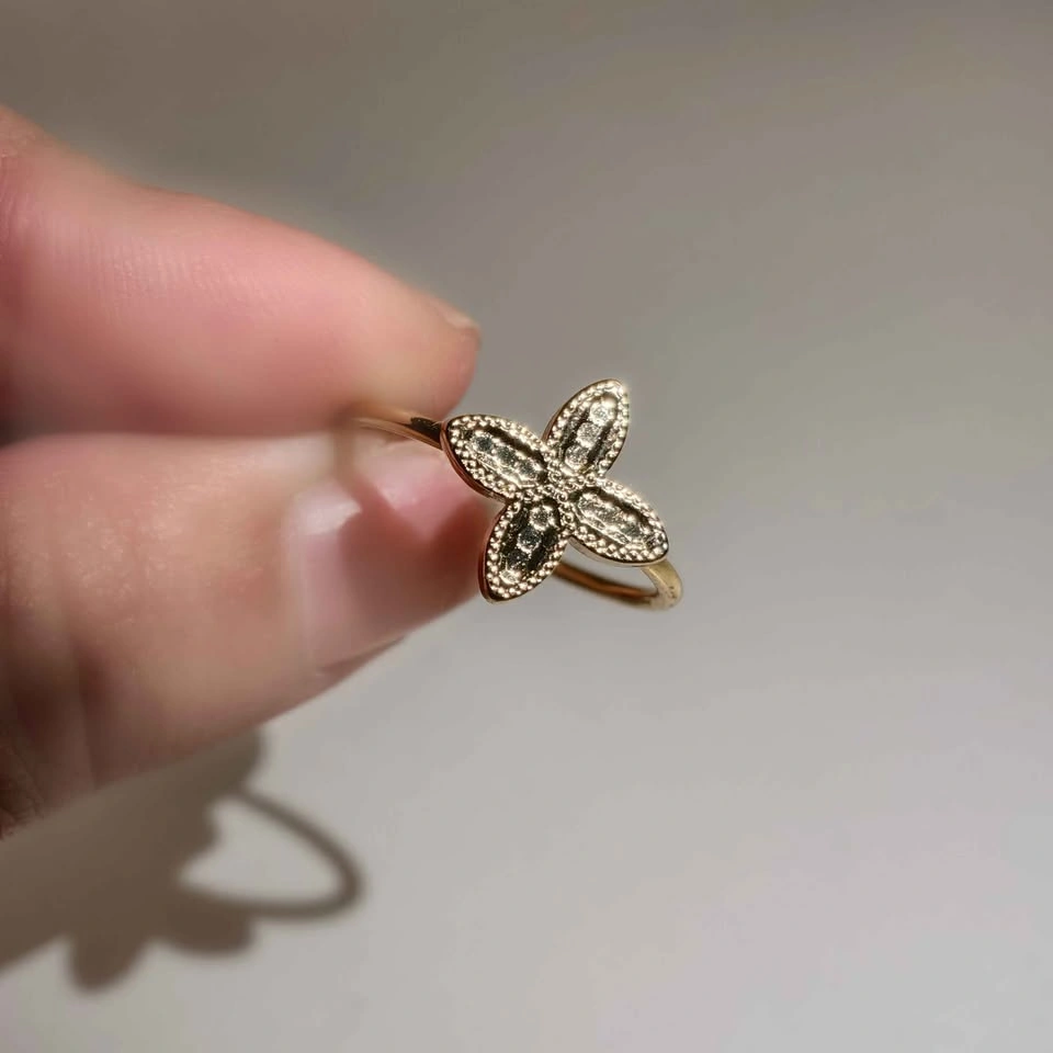 18k Gold-Plated Four-Leaf Ring - photo 2