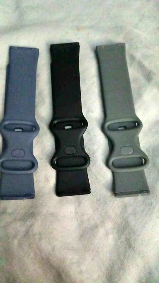 3 Fitbit Versa 3 or 4 replacement straps different brand *NEW*