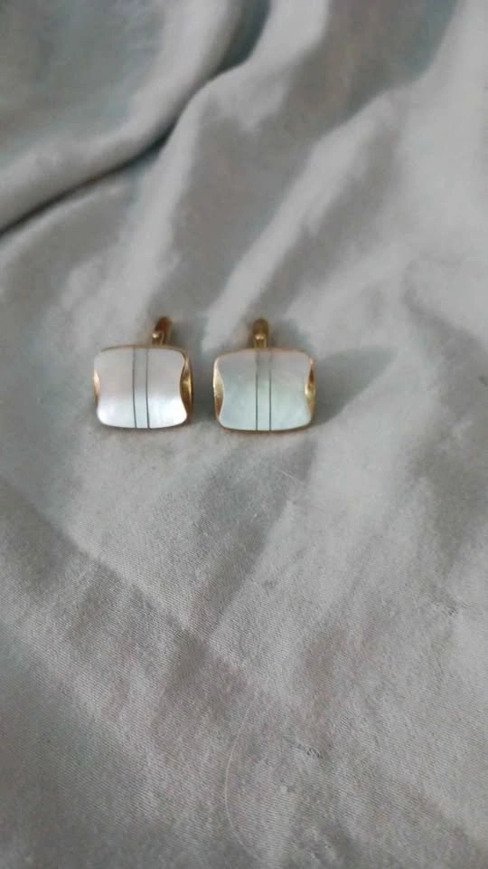 Vintage Mother of Pearl look gold plated cufflinks - photo 3