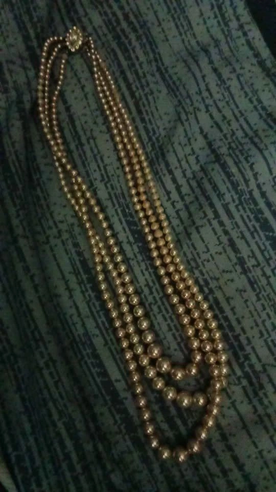 Vintage triple strand of graduated faux pearls - photo 3