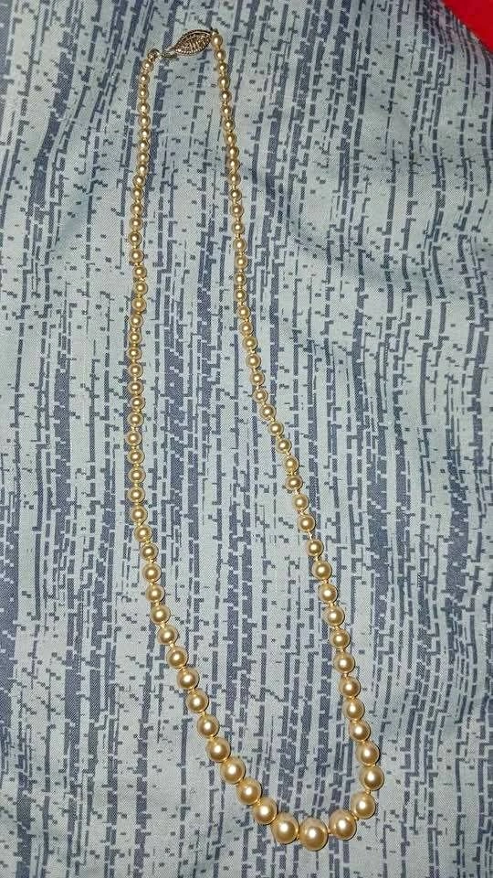 Vintage Graduated Faux Pearl necklace Good Costume Jewelry