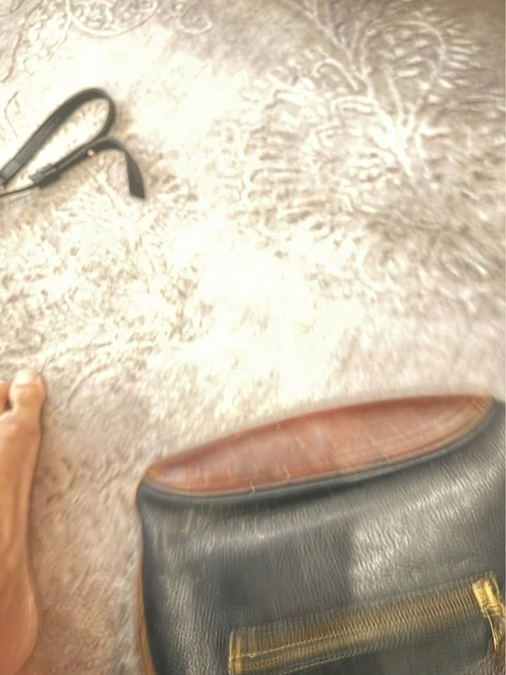Roots All-Weather Leather Crossbody Bag - photo 4