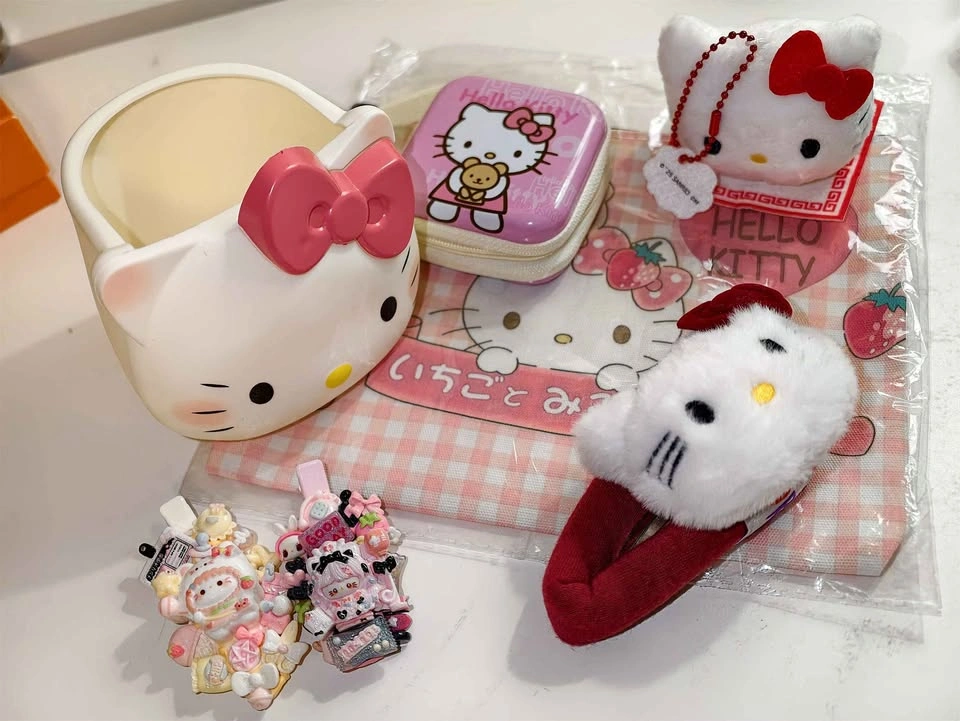 All HelloKitty!! Collectible and Accessory Bundle