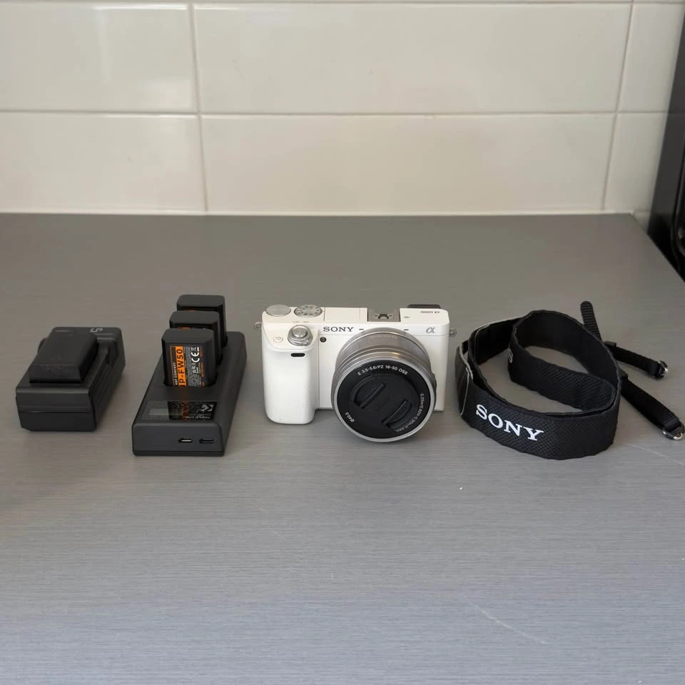 Sony A6000 Camera - photo 2